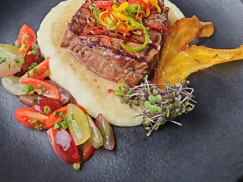 Medalhão da alcatra Ponto Sul com vinagrete de uvas, de Ponto Sul Parrilla